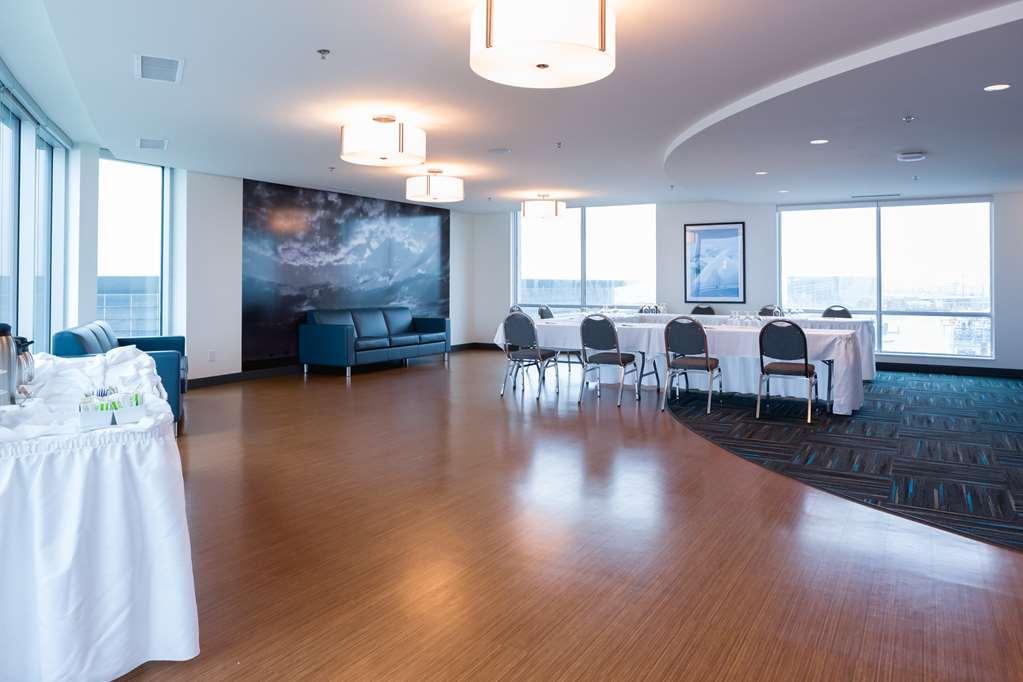 Hotel The Grand Airport By Lakeview 4*