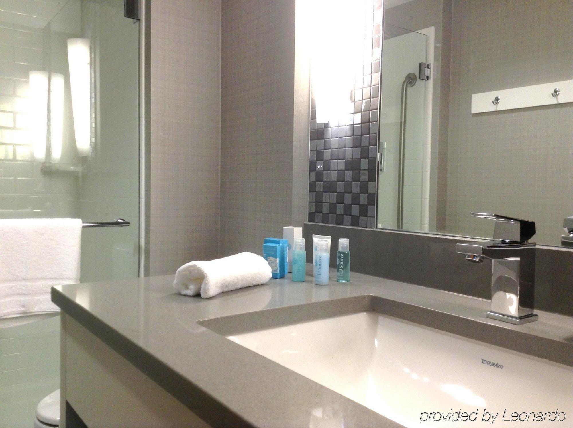 The Grand Airport By Lakeview Hotel Winnipeg